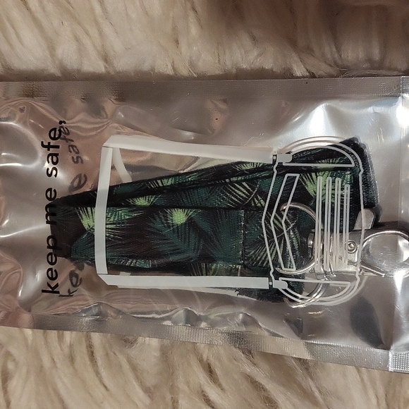 Palm Leaf Face Mask Lanyard - Picture 2 of 3